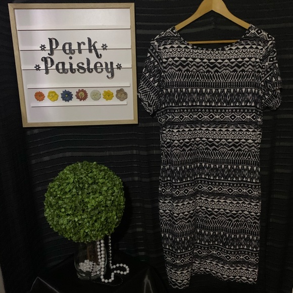 Plus Size Body Con Dress - Picture 2 of 3